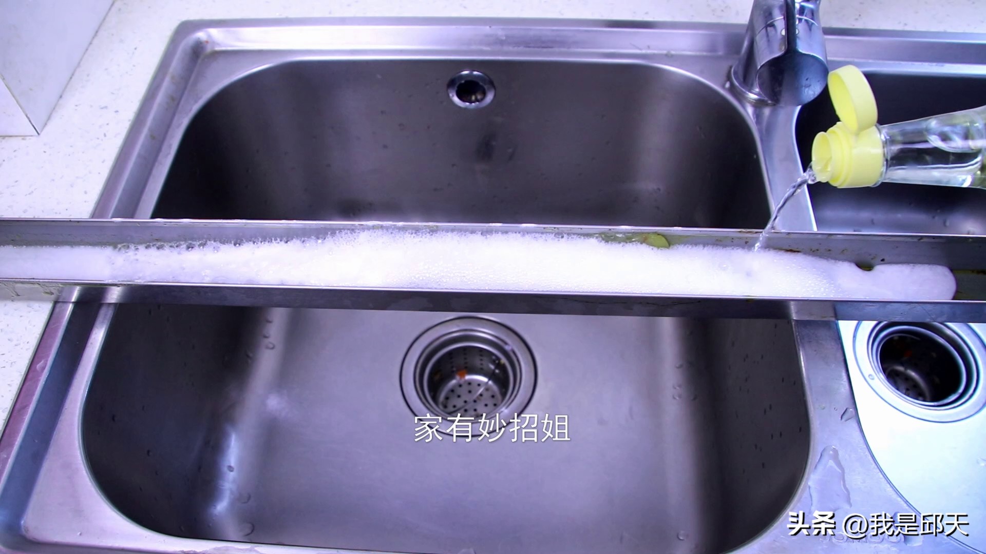 油烟机油盒再脏也不怕,清洗油烟机油盒最简单的方法