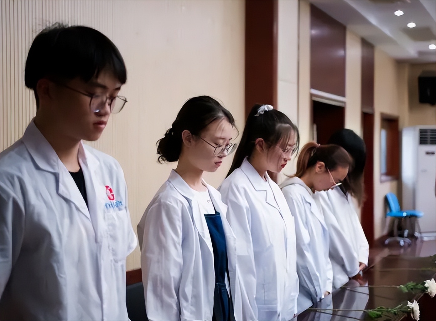 上海的顶级医生能年收入千万吗,上海三甲医院医生的真实收入