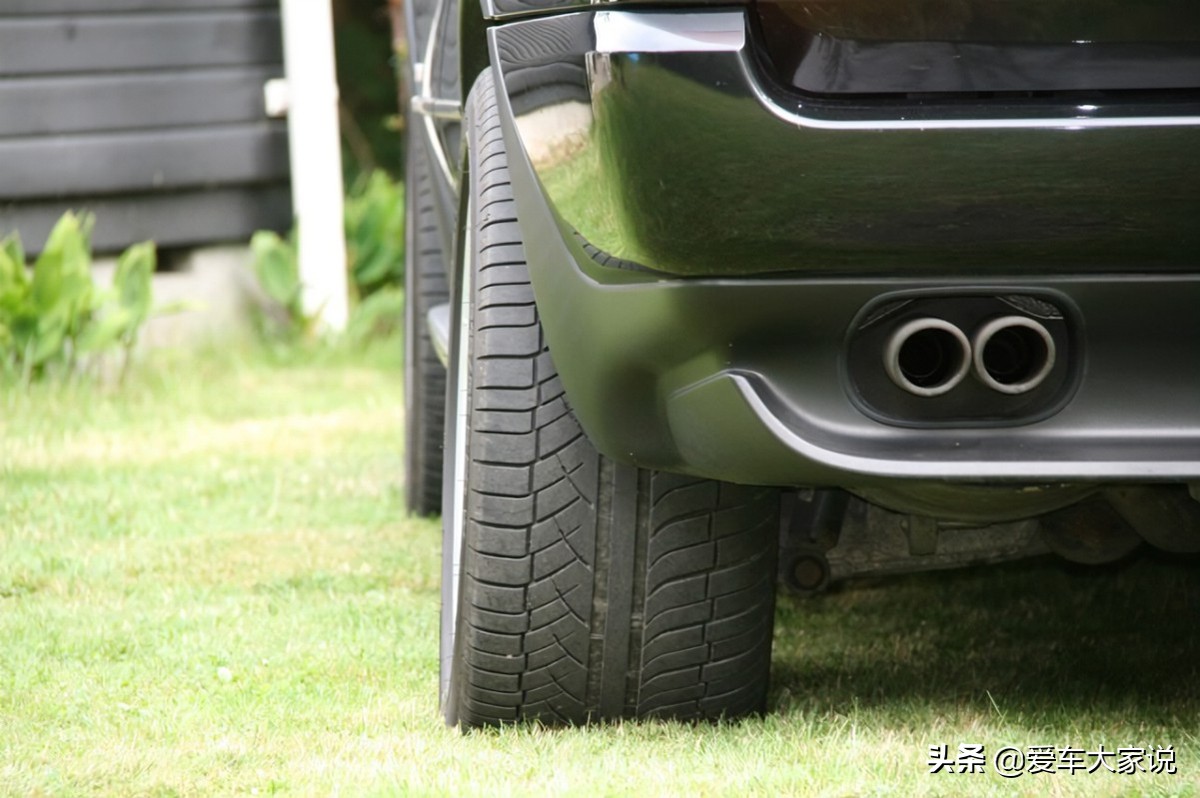 为什么有的汽车轮子是斜着的,汽车轮子改变