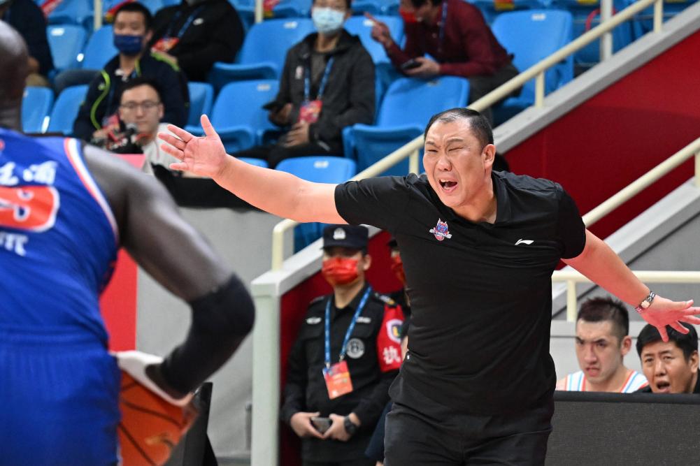 山东男篮总经理丁伟,现在丁伟还是山东男篮的主教练吗