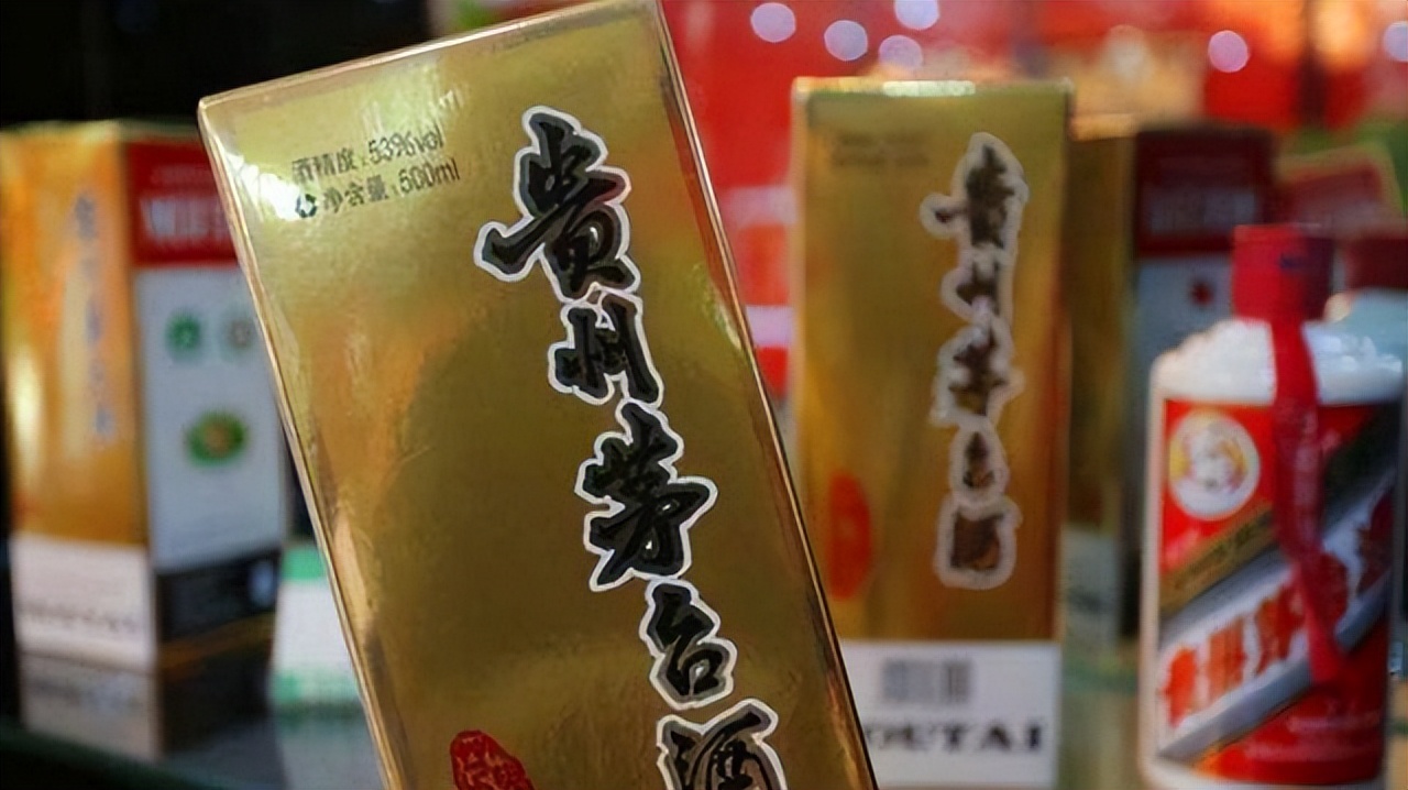 非洲免税店的茅台遭到中国游客抢购，游客：价格地低到你无法想象