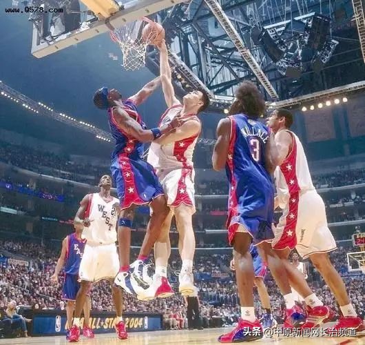 女篮里为啥有个男的,女篮神秘人资讯