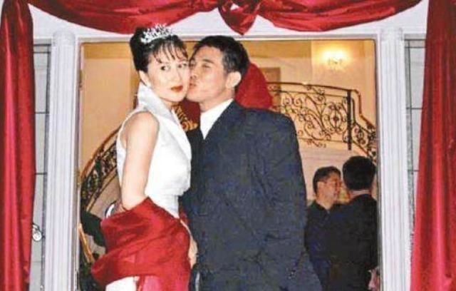 李连杰和黄秋燕的女儿今何在,李连杰谈黄秋燕和利智