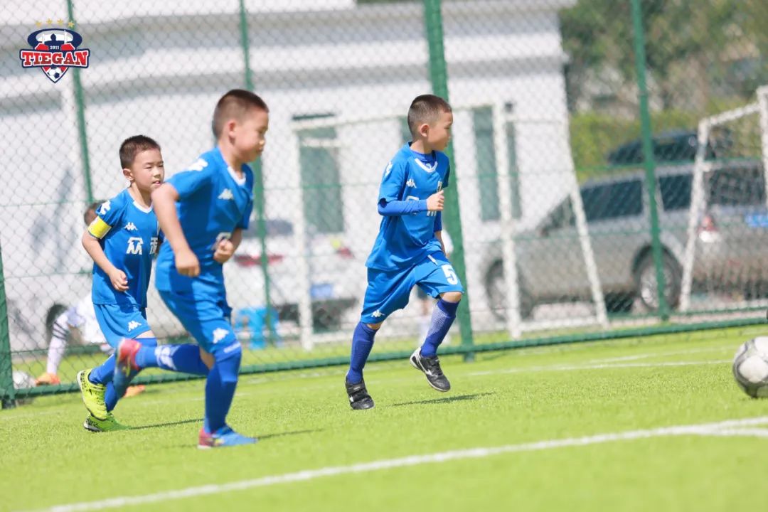 濂嬪媷浜夊厛鏃犳墍鐣忔儳,闃熶紞椋庨噰灞曠ず鍔ㄤ綔