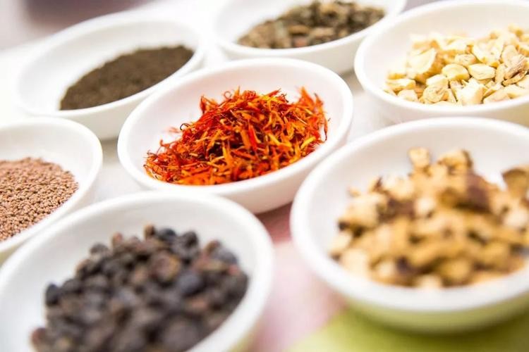 总是冒虚汗睡不好?可能是更年期,中医告诉你几个调理身体小妙招