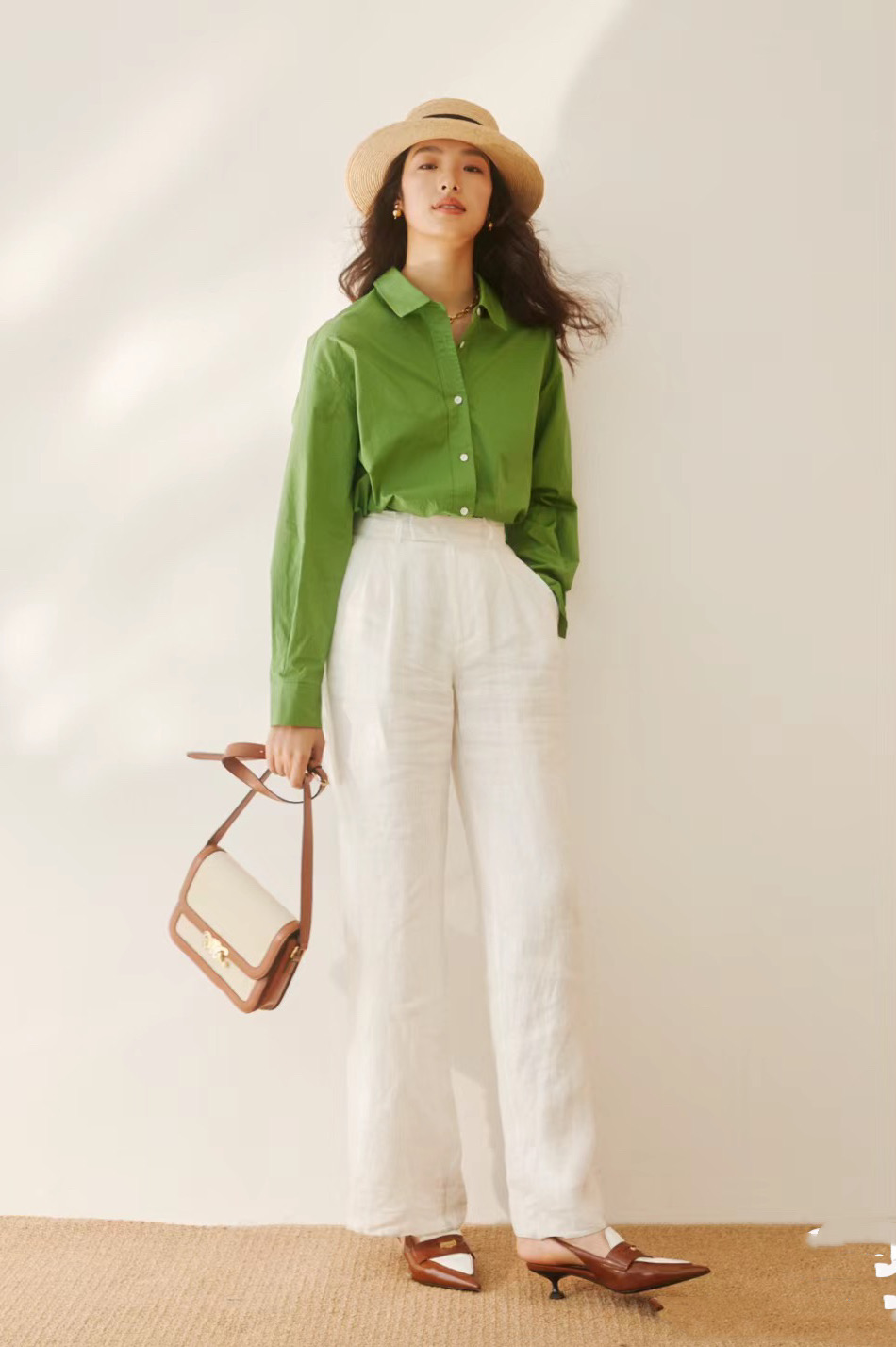 绿色的裤子配什么上衣好看图片女,绿色裤子配什么颜色上衣男生夏天