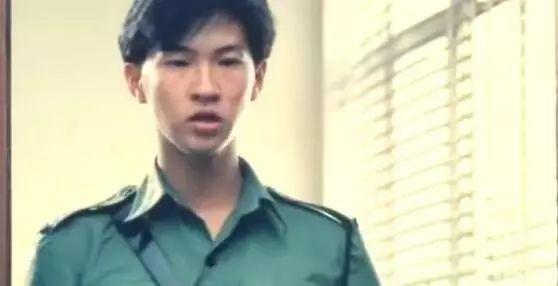 割完单眼皮就好事不断的6位港星，成龙脱胎换骨，甄子丹迅速起飞