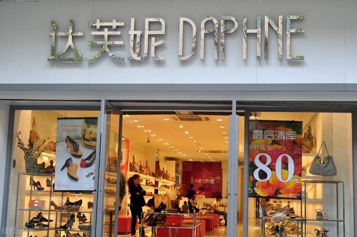 适合50岁女人鞋子品牌,50岁中年女人必买的鞋子就选这4双