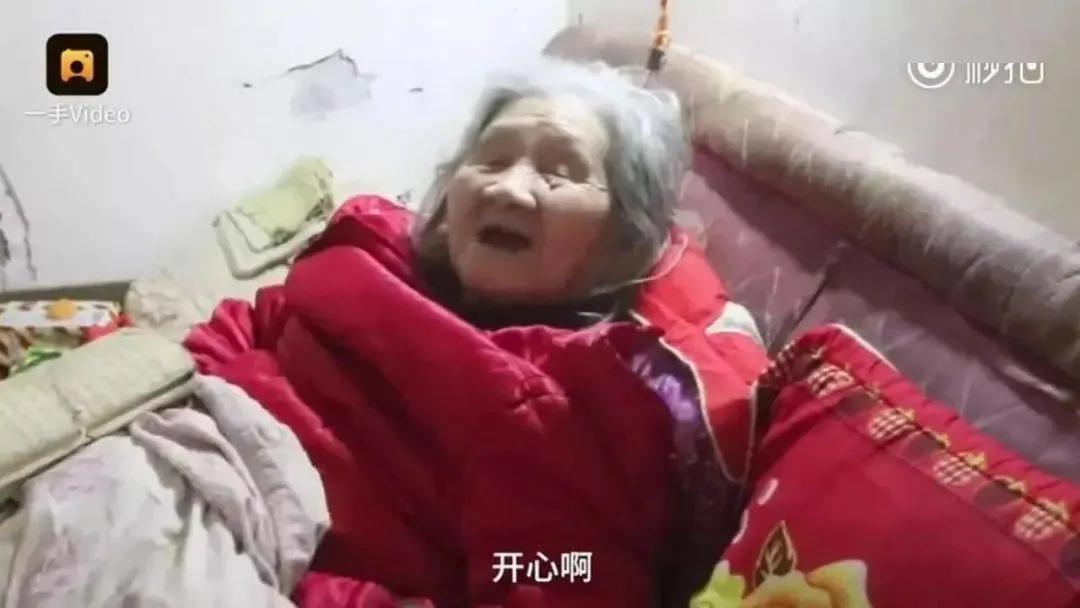 60岁大叔穿女装20年真相曝光,61岁大爷男扮女装30年