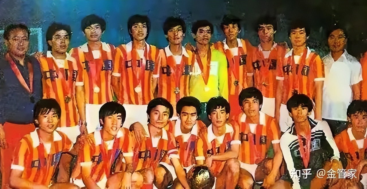 80年代中国青少年足球队的照片,8090年代的足球明星颜值