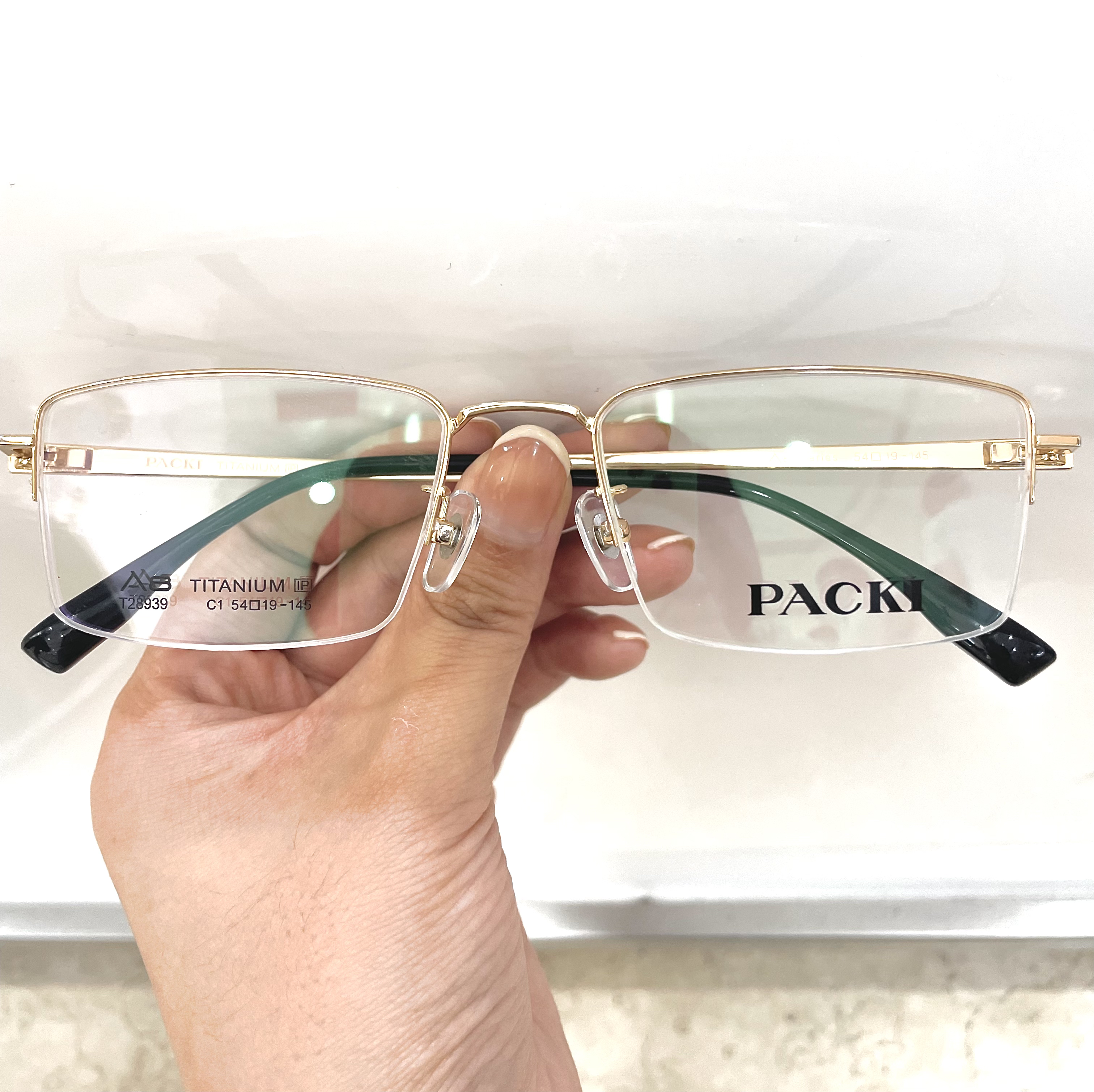 蔡司镜片铂金膜和绿晶膜的区别,蔡司滤光多层膜玻璃镜片图片