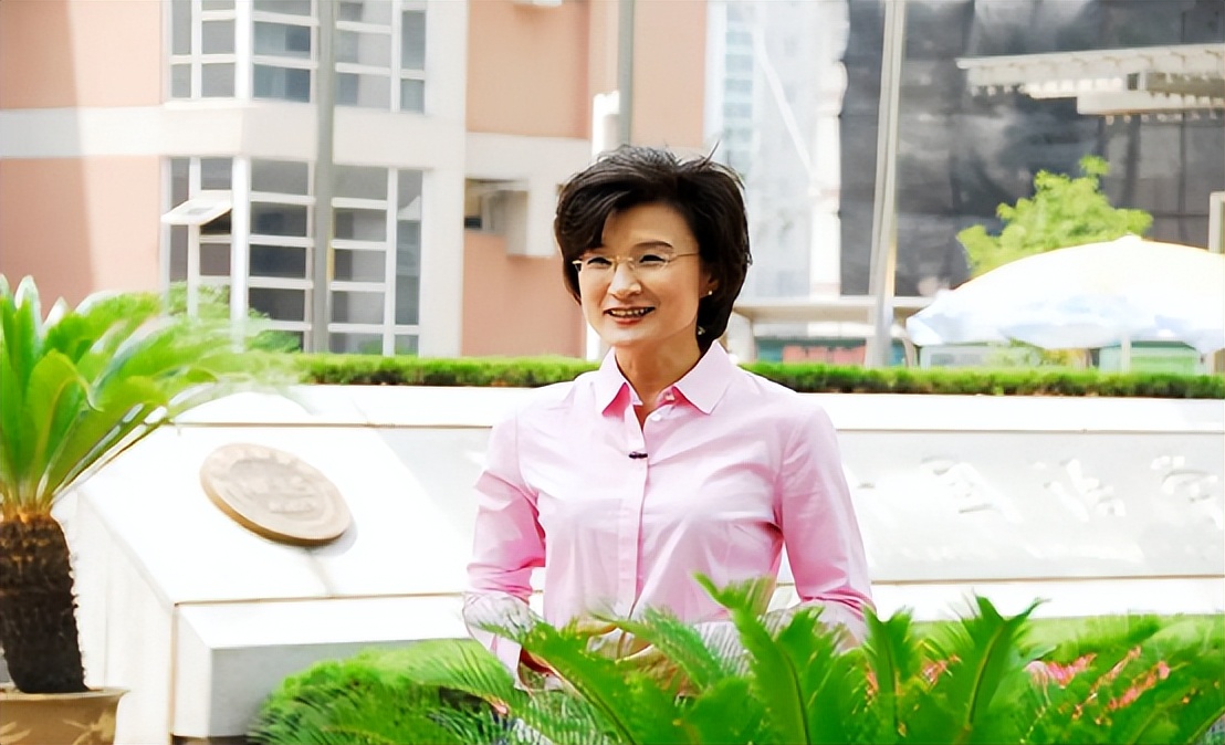 主持人董倩现在干什么,从央视主持人沦落到普通人