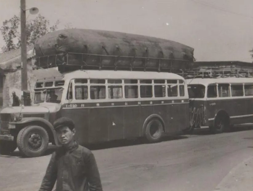 美国60年代的军用卡车,60年代军用半履带式军用卡车