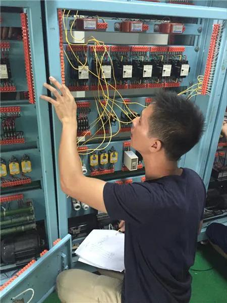 电工转岗,电工师傅集体转行