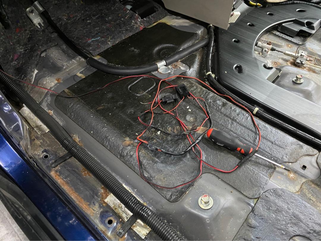 老款艾力绅二手车修复,老车翻新艾力绅