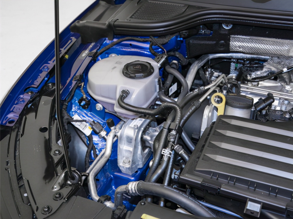 动力强劲提速高效稳定,动力不错换挡快无顿挫的轿车