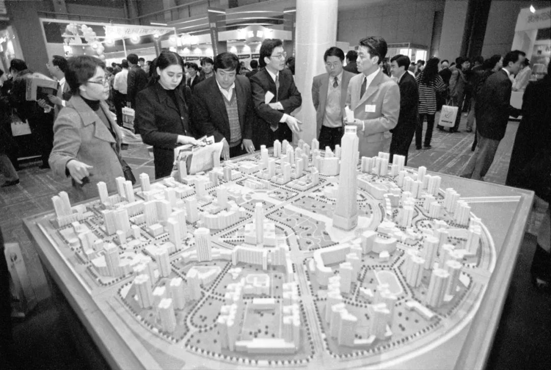 70年中华衣食住行的变化详细,中国70年前衣食住行的图片