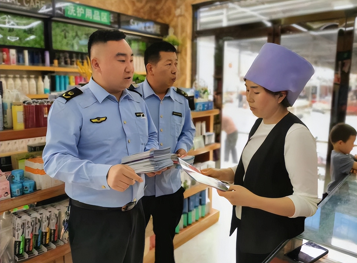 市场监管局开展食品安全宣传周,市场监督管理局宣传普及化妆品