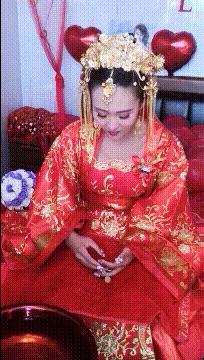 老师上课忘记关投影仪了,女老师上课期间忘记关投影仪