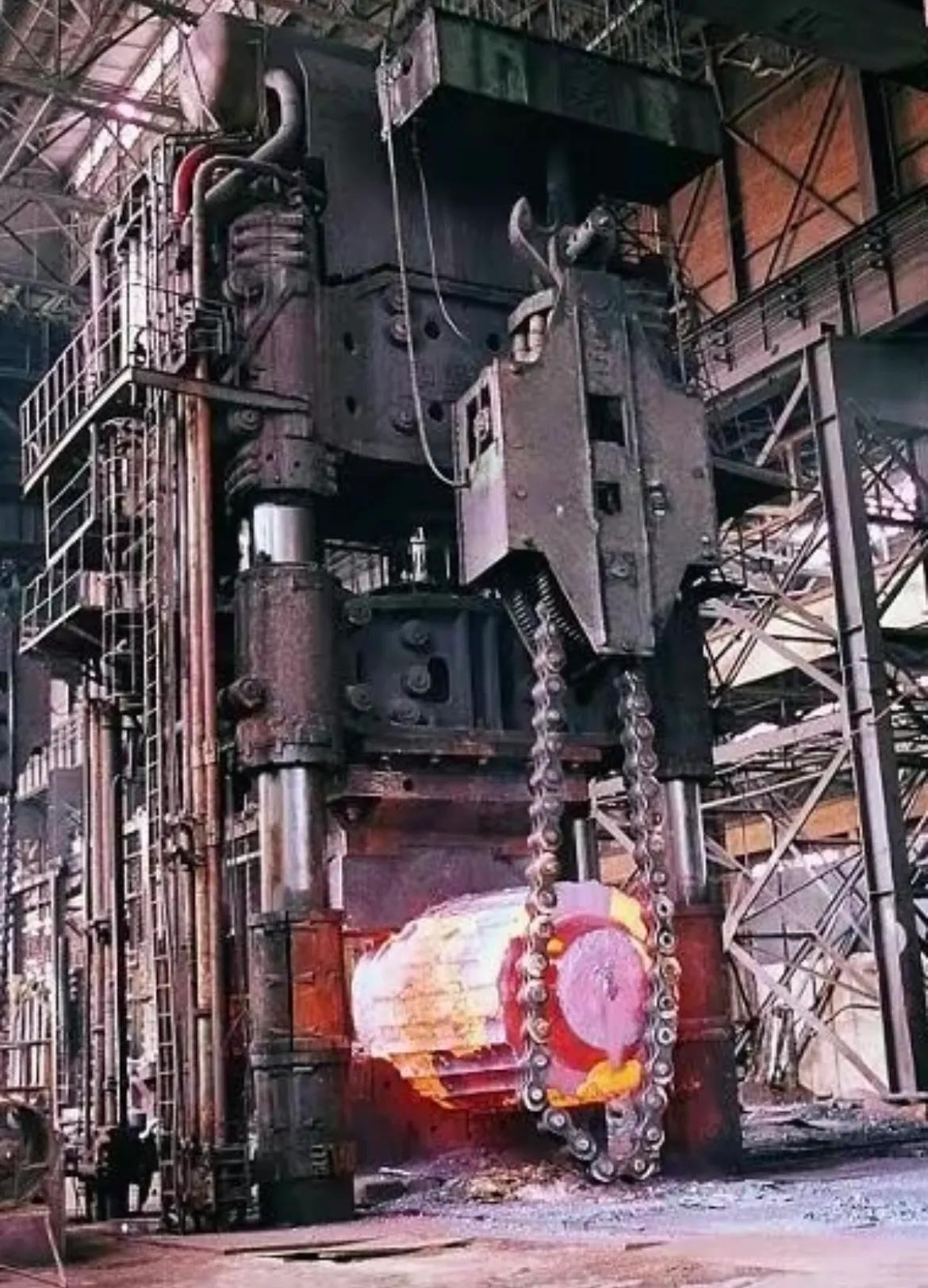 中国目前有几台万吨水压机,大国工匠水压机