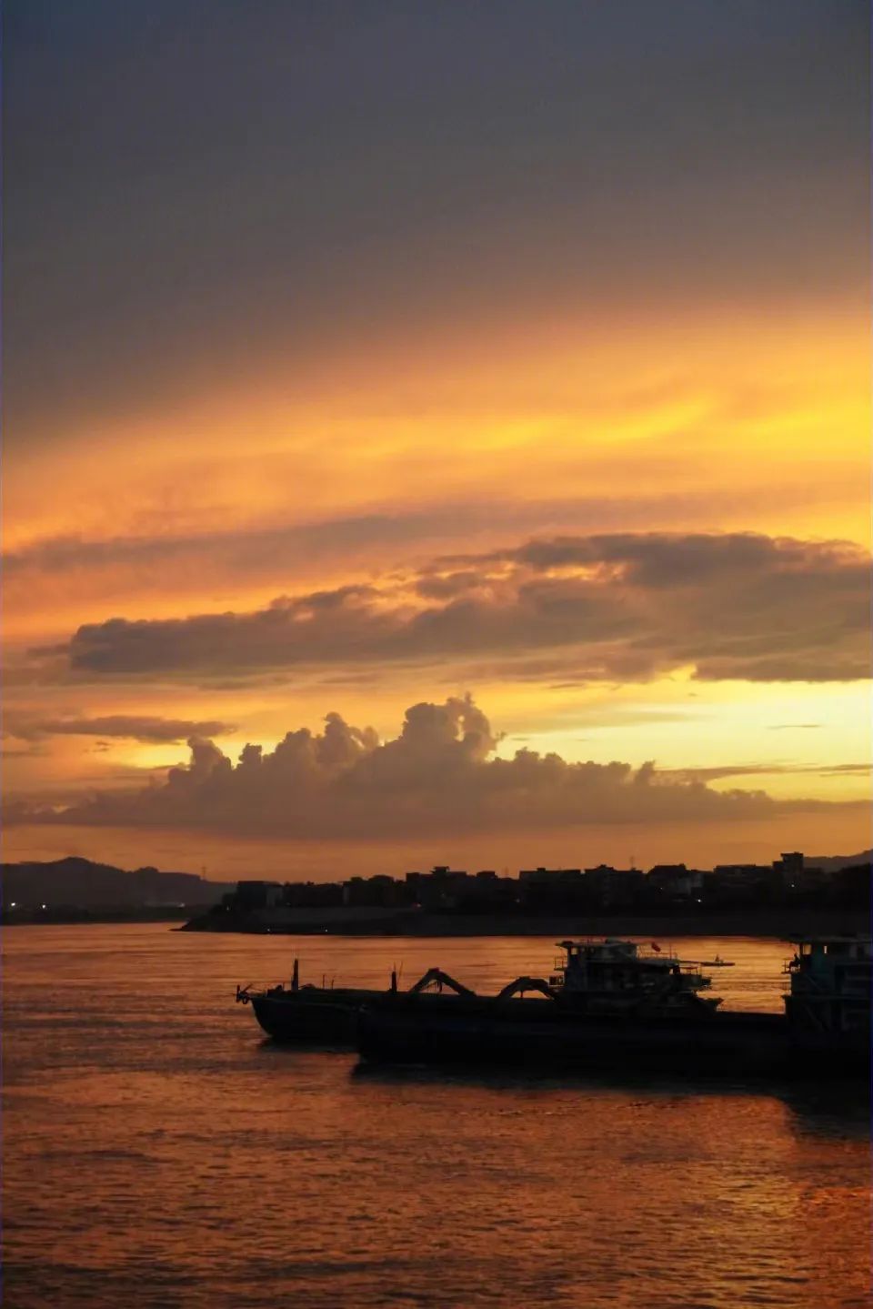 回到小县城朝九晚五,回到朝九晚五的心情说说