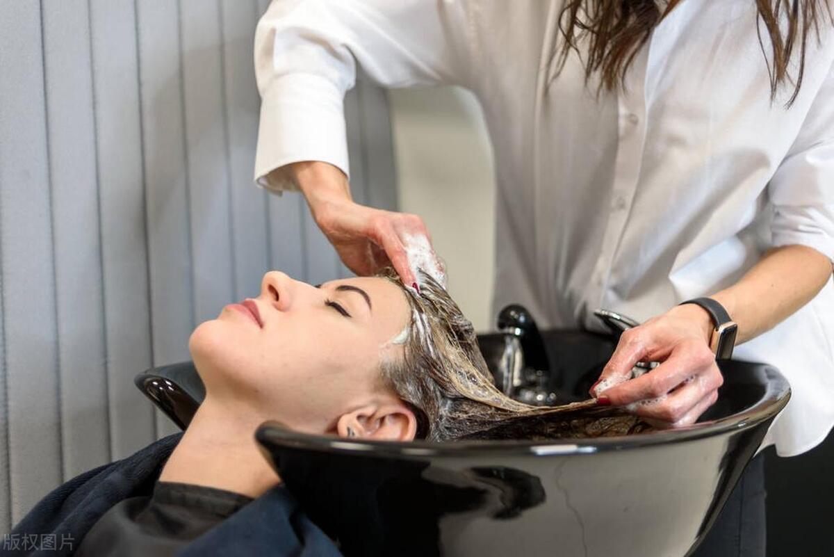 染发后第一次洗头需要注意什么,染发前洗头注意事项