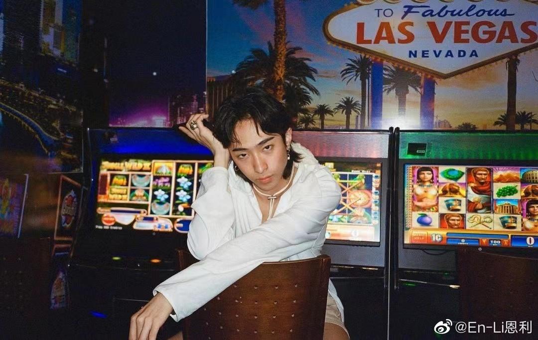 那个穿女装上热搜的留学男生，如今怎么样了？