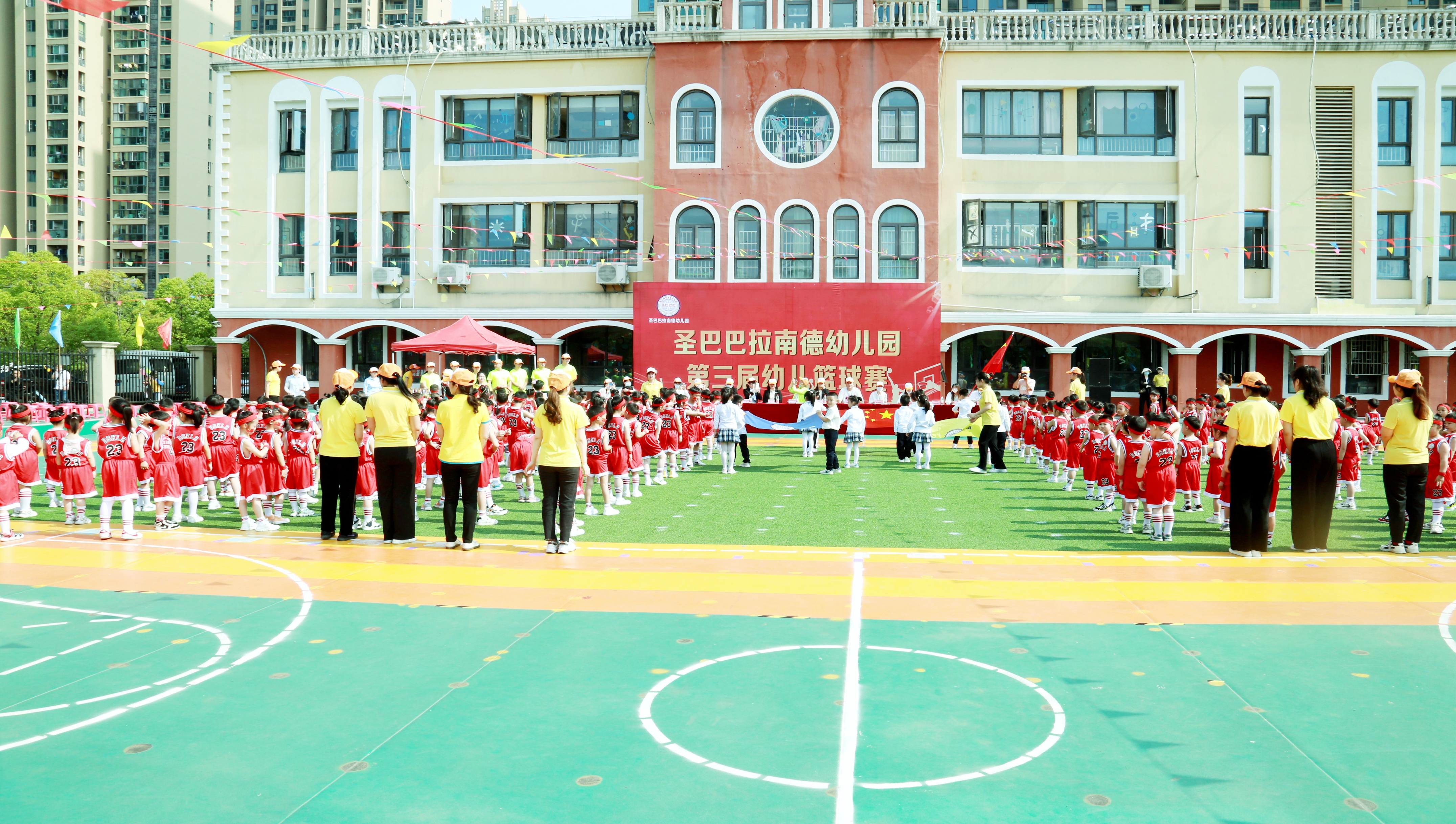 圣巴巴拉里面的篮球比赛,强健体魄小班运动会