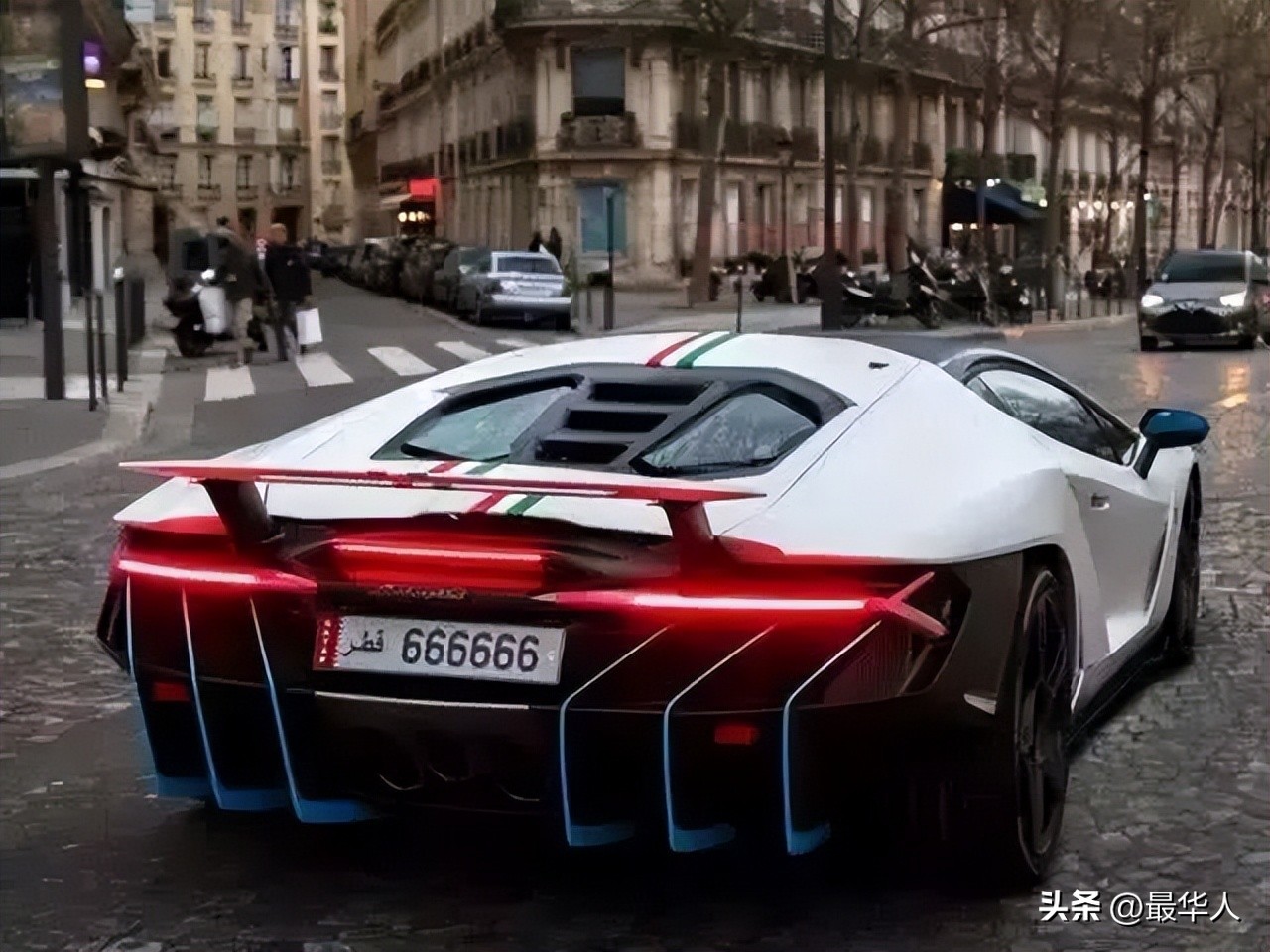 迪拜养狮子的土豪是谁,迪拜土豪养的老虎和狮子谁厉害