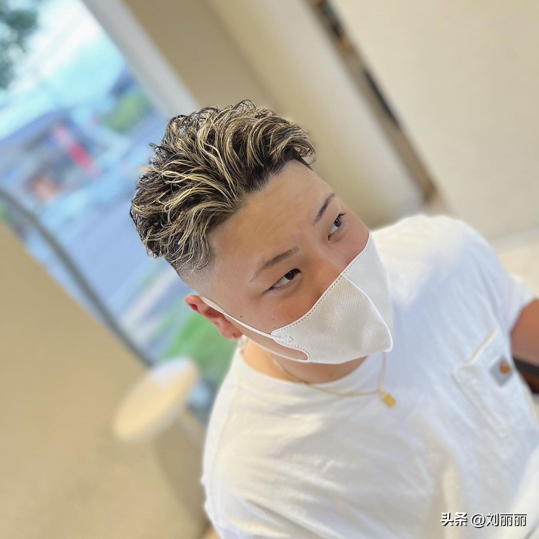 适合20-25岁男青年发型时尚,发型这样剪好看时尚永不落伍