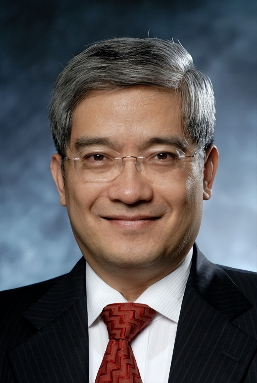 漂亮的空姐遇到非常有钱的总裁,漂亮的空姐