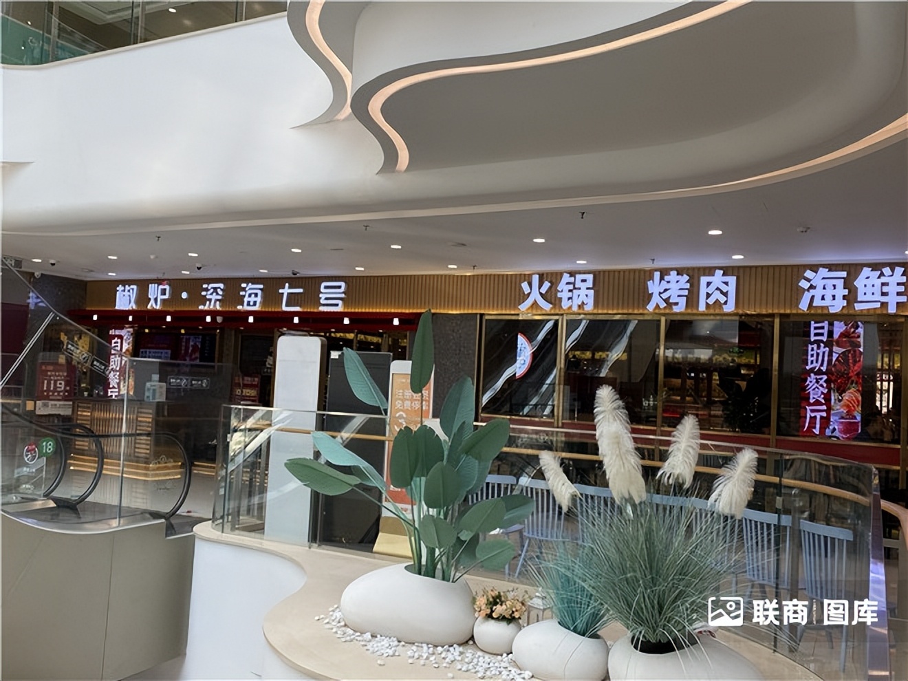 “鸽王”、潮玩街区…实探杭州近期新开的三个商场