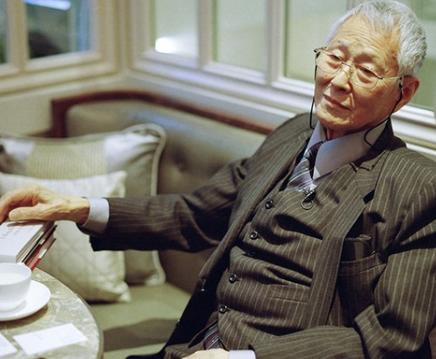 他是华人摄影界传奇，却迫于生计拍三级片…成为“情*电影色**大师”