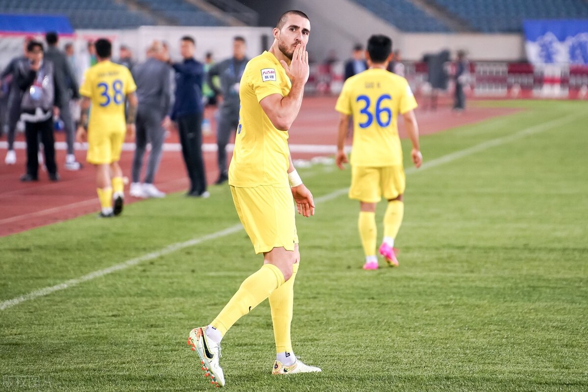 天津津门虎球员穿什么球鞋，于根伟又穿过哪些球鞋呢，看我来盘点