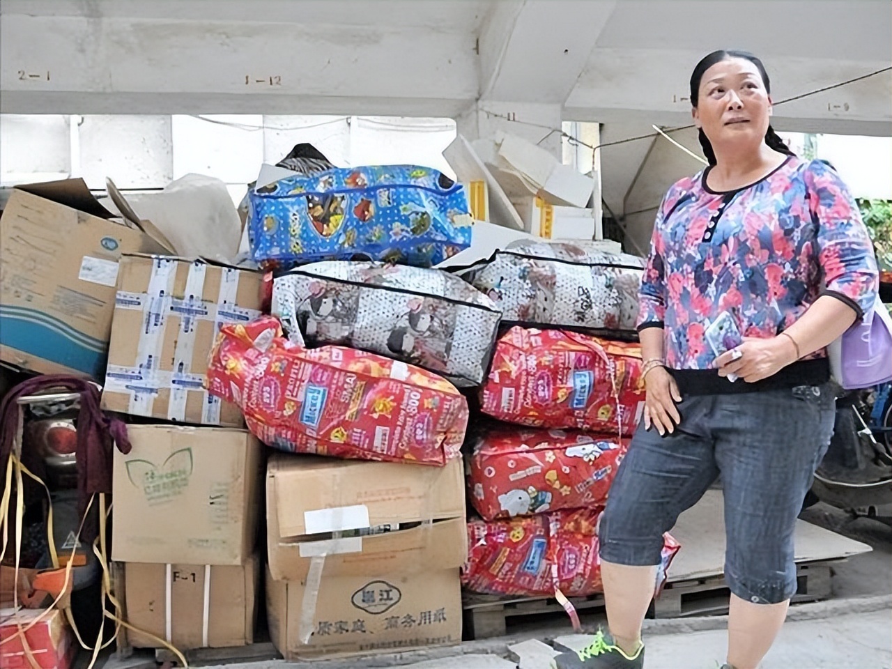 “扁担妈妈”麦琼芳：一名洗衣工，如何培养出20位清华北大学子