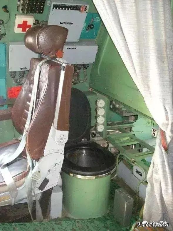 飞机上空姐不会告诉你的五个秘密,飞机上的空姐必备安全小知识