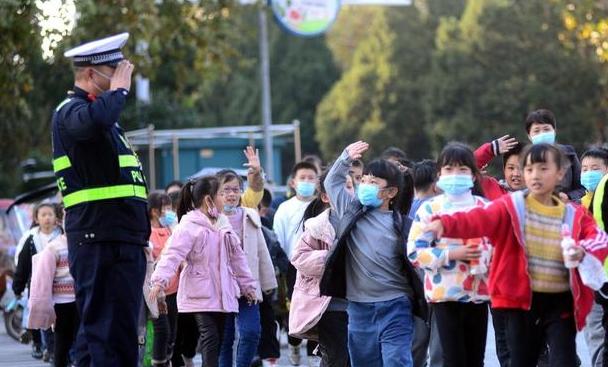 孩子上小学各种打卡把家长逼疯了,幼儿园每日上学打卡