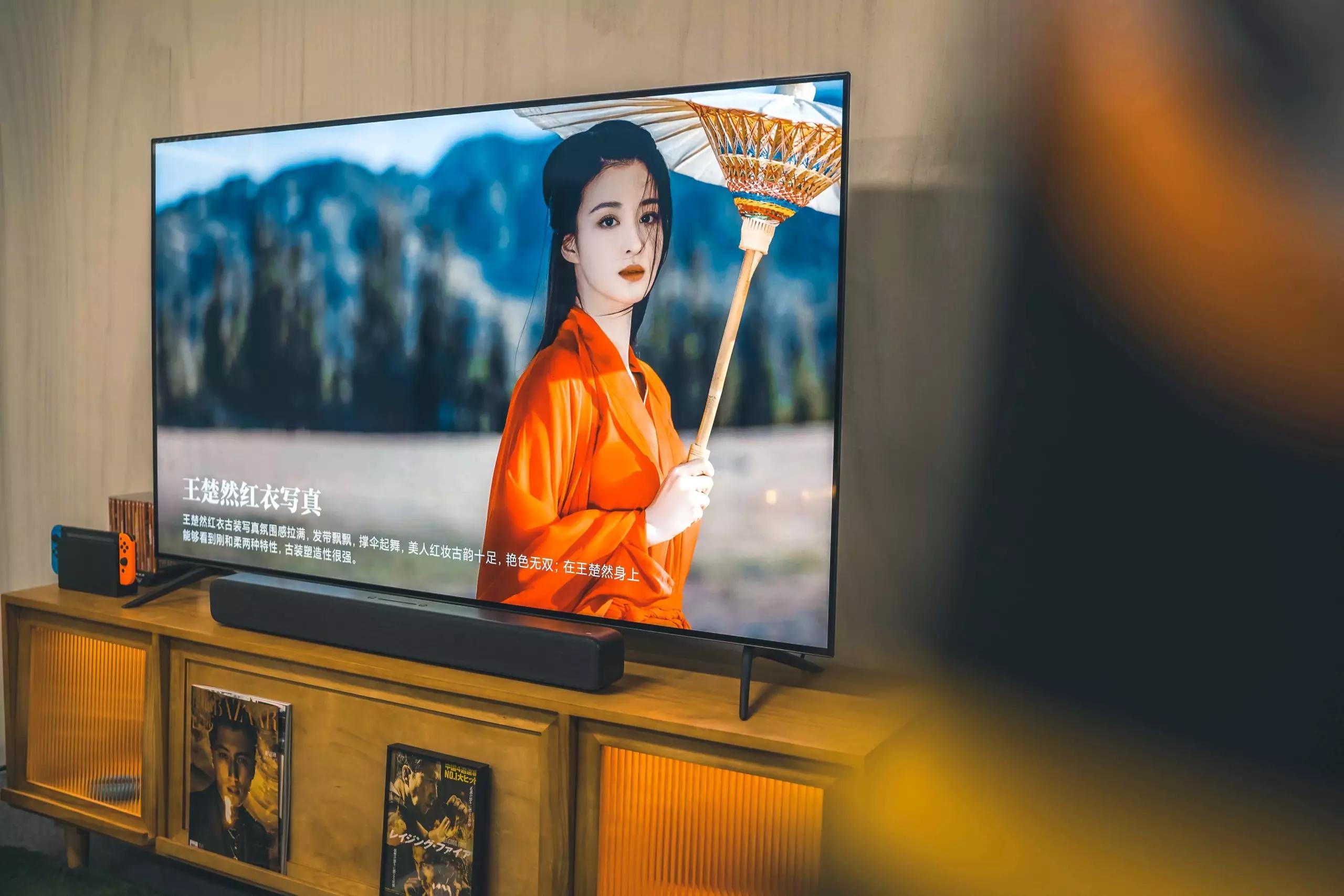 小米6oled55寸电视效果图,居家看电视氛围