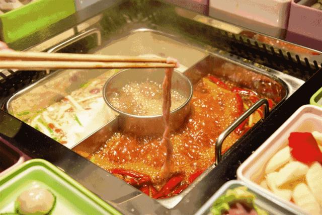 外国运动员火锅店,外国运动员组团打卡成都