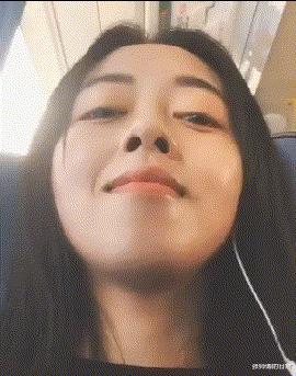 “你以为女生睡觉都是靠着男票？为你解锁更多姿势！”