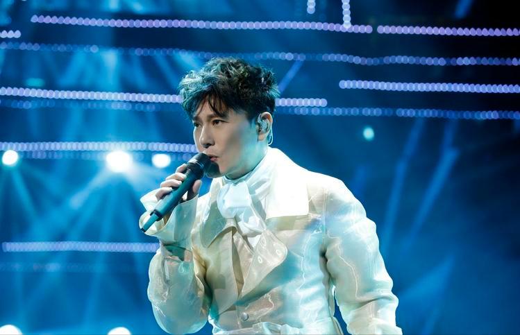 张信哲上王自健节目,张信哲为明星歌唱