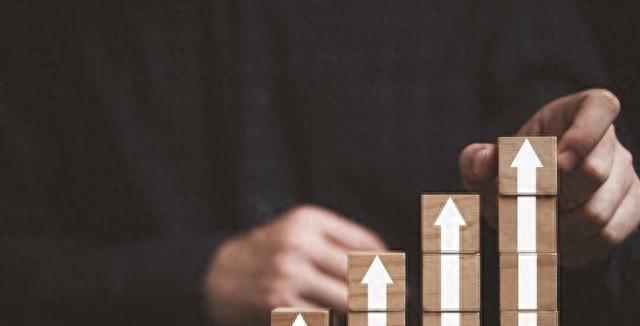 *欲情**燃烧！翘臀女子遭陌生男子激情涌动