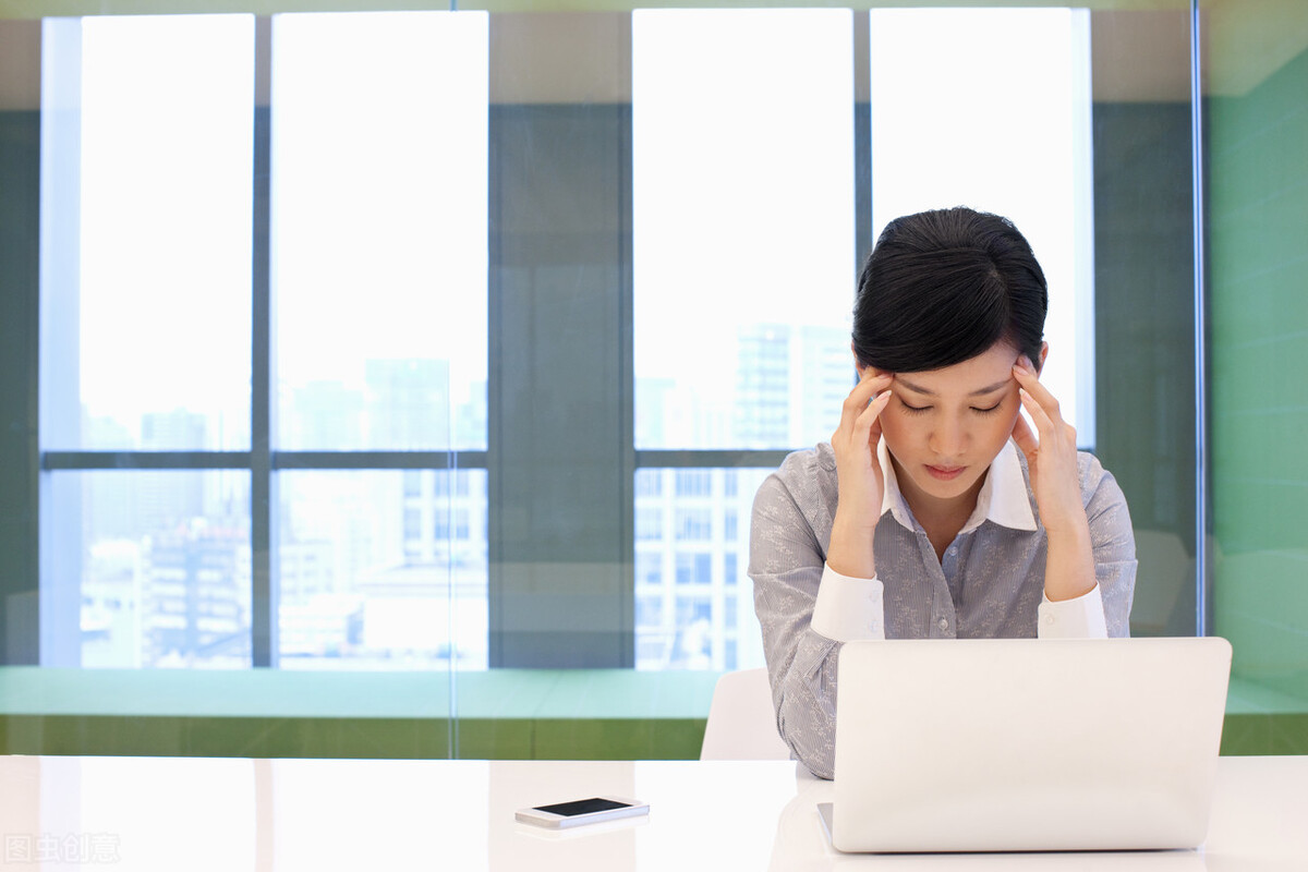 突然被一个以前的亲戚把微友好友拉黑了