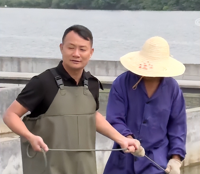 小伙养鱼一周赚100万,养鱼致富第二天目标赚十万