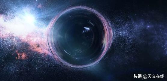 散发耀眼光芒，环绕远古星系，至今为止最完整的爱因斯坦环