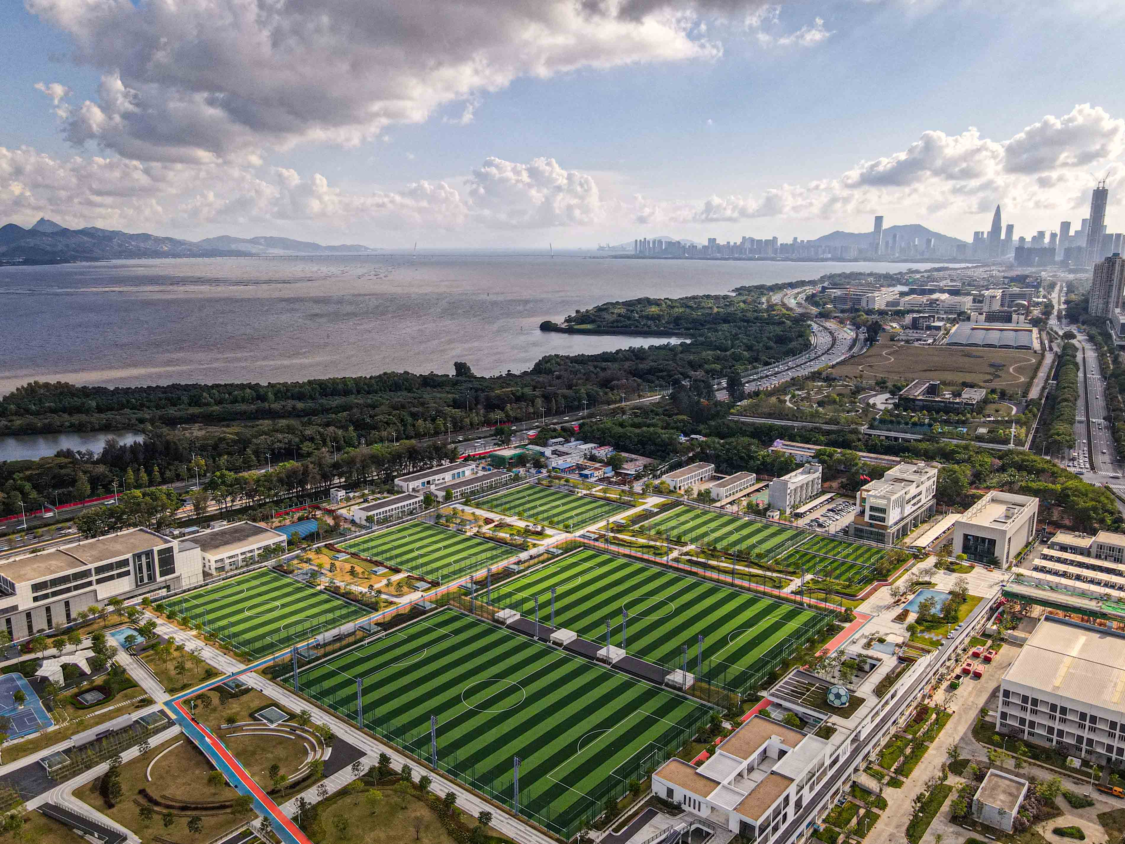 深圳海滨体育公园全国最大,福田海滨生态体育公园跑道