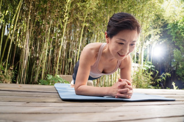 新手练腹肌正确方法健身房,新手健身房练腿的正确顺序