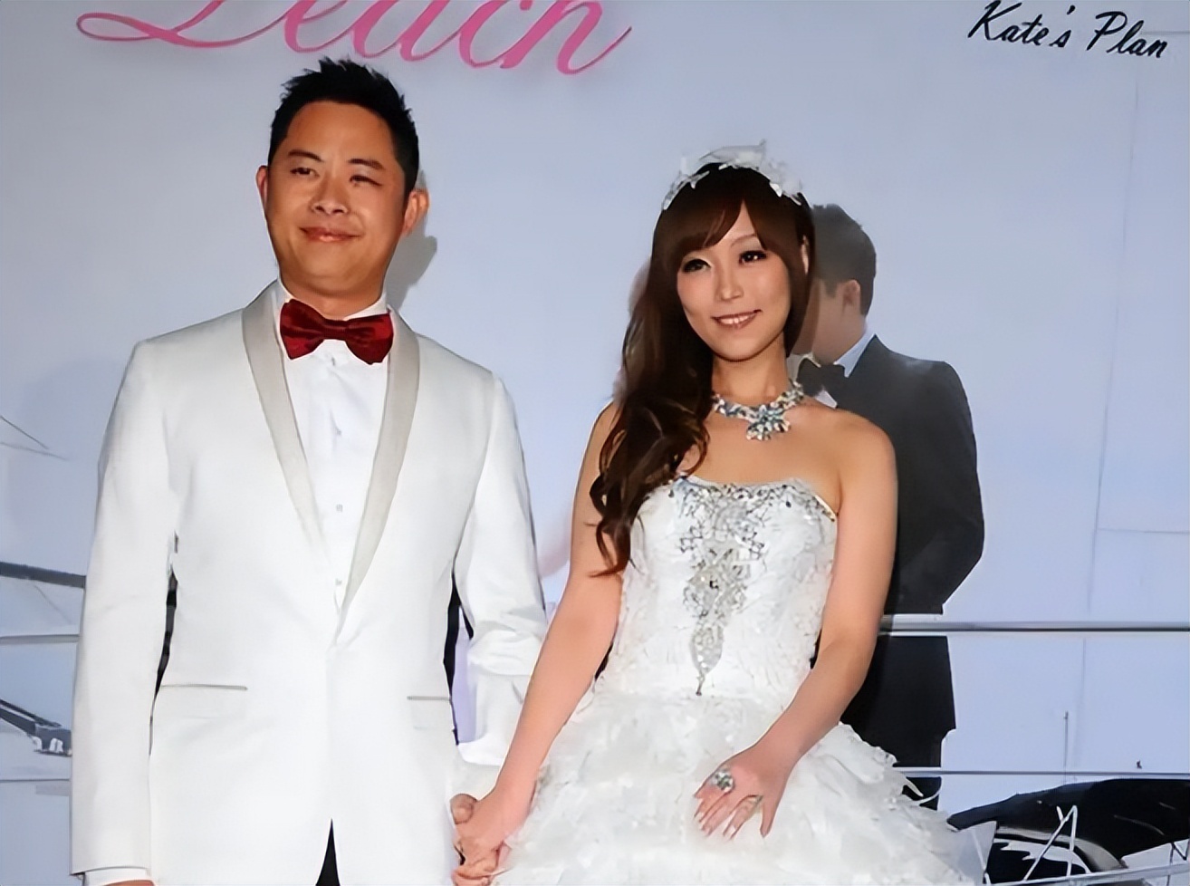 假装高贵、喜欢炫富、爱傍富豪，这些台湾女星活该没有好下场