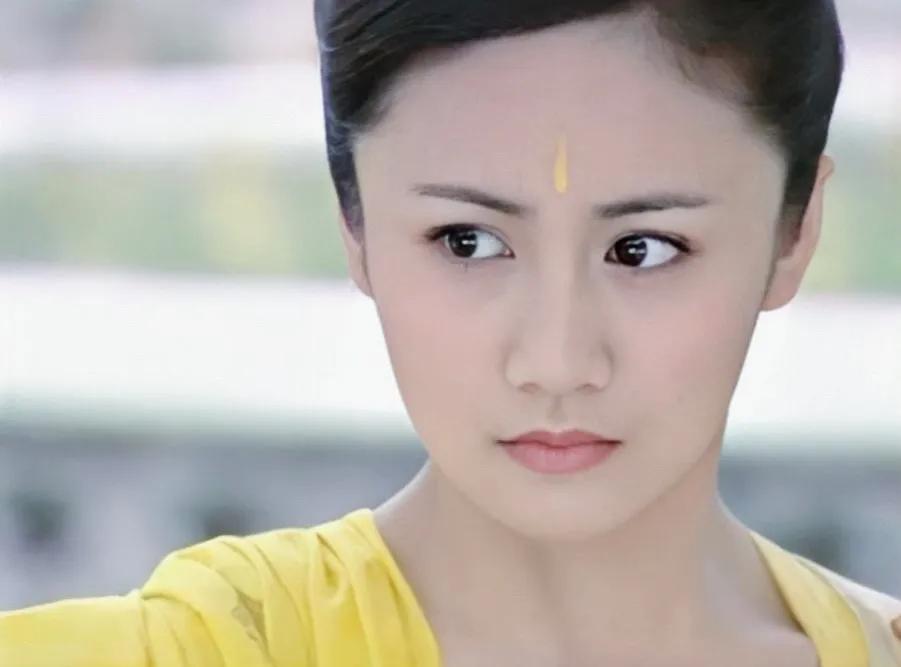 前脚吹“绝色美人”，后脚就被配角狠狠艳压，这些女明星图啥啊