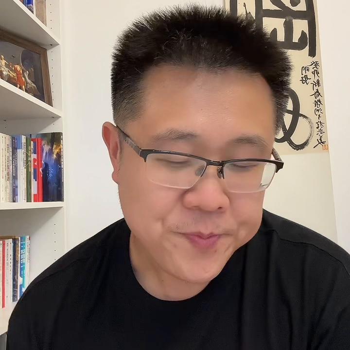 提前锁定今年最佳*场官**小说